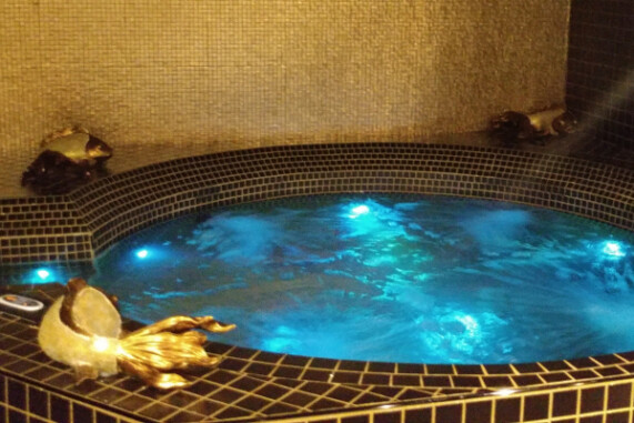 SexyTexte.com - COME RELAX IN OUR JACUZZI @ LAVAL NURU