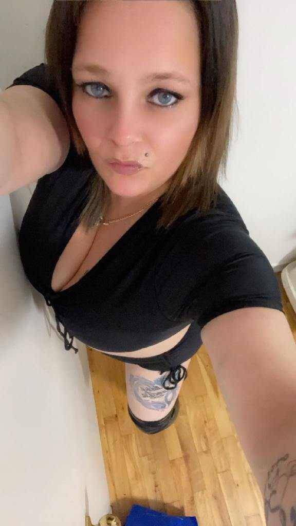 SexyTexte.com - EMMANUELLE JOLIE QUEBECOISE QUI ADORE LE SEXE 514-714-1444